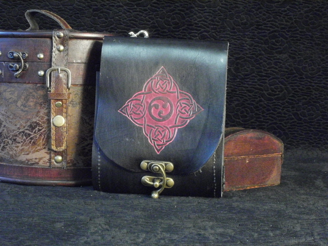 Pouches/Purses - Boars Head Leather